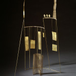 Fausto Melotti. Proscenio, 1975, Ottone, 73,5 x 35 x 38 cm.