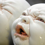 Sculture in ceramica dell’artista di Hong Kong Johnson Tsang