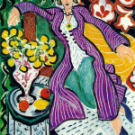 Donna in un cappotto viola