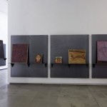 Le lamiere create dell’artista greco Kounellis che supportano 40 opere di Mafai.