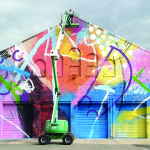 Murale dipinto su una fabbrica di ostriche abbandonata a Oyster, Virginia